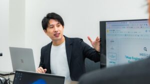 講演をする高野光博さん